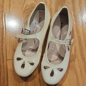 Elegant Cream Leather Girls Dress Shoes
